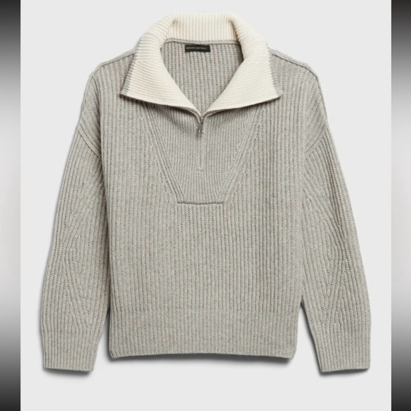 Banana Republic Sweaters - Banana Republic Gray Ribbed Sweater with Cream Collar